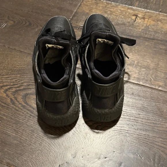 Nike Air Huarache Sneakers - Picture 6 of 17